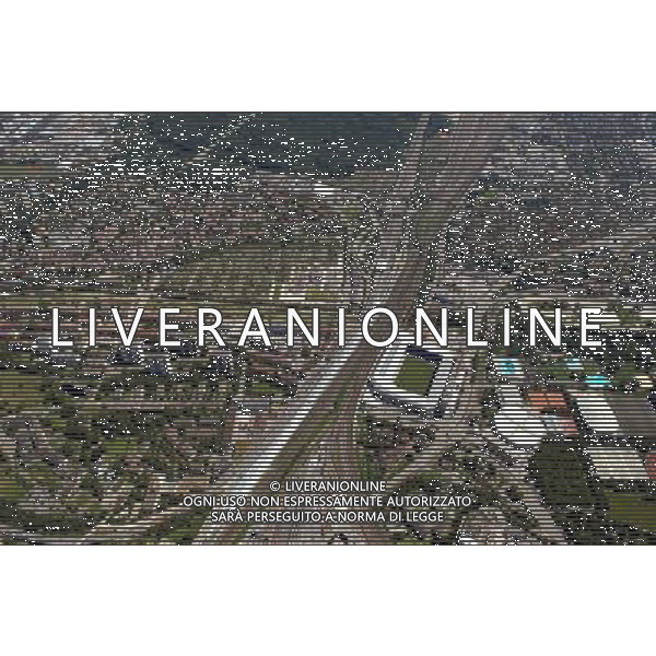 STADIO DI BASILEA, BASEL, BALE, SVIZZERA, ANDIA. fr/AG.ALDO LIVERANI Suisse: Bâle. 16/07/07. Vue aérienne générale de la ville en été avec le stade Parc Saint-Jacques. Le Parc Saint-Jacques est le stade du club de football suisse FC Bâle, situé à Bâle. Son surnom est Joggeli et a une capacité d\'environ 41 500 places en vue d\'accueillir le prochain championnat d’Europe de football 2008 (Euro 2008) organisé conjointement par la Suisse et l’Autriche. Le stade est composé de quatre tribunes, chaque tribune représentant un côté du stade.