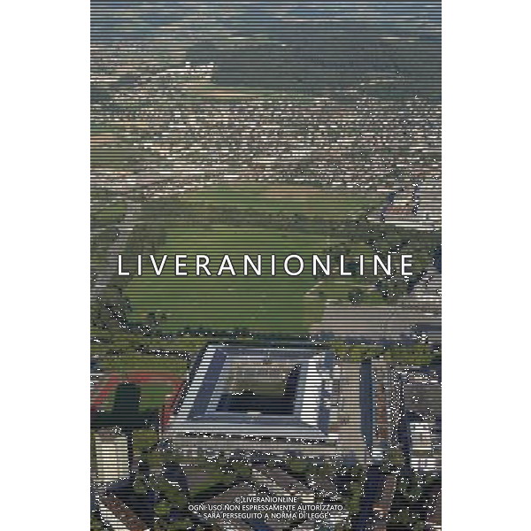 STADIO DI BERNA, BERNE, SVIZZERA, ANDIA. fr/AG.ALDO LIVERANI Suisse: Berne<br>15/07/07<br>Vue aérienne du Stade du Wankdorf. Le Stade de Suisse Wankdorf Berne a été inauguré le 30 juillet 2005. Il s’agit d’un complexe commercial et d’un stade de football dont la construction a coûté 370 millions de francs suisses. Il a remplacé l\'ancien stade qui avait été construit en 1925 et avait accueilli la Coupe du monde de football de 1954. Stade du championnat d’Europe de football 2008 (Euro 2008) organisé conjointement par la Suisse et l’Autriche.