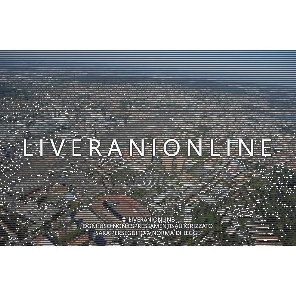 STADIO DI ZURIGO, ZURICH, SVIZZERA, ANDIA. fr/AG.ALDO LIVERANI Suisse: Zurich<br>15/07/07 <br>Vue aérienne générale de la ville en été et du Stade du Letzigrund. Stade du championnat d’Europe de football 2008 (Euro 2008) organisé conjointement par la Suisse et l’Autriche. Il est le stade-résident de l\'équipe de football du FC Zurich.