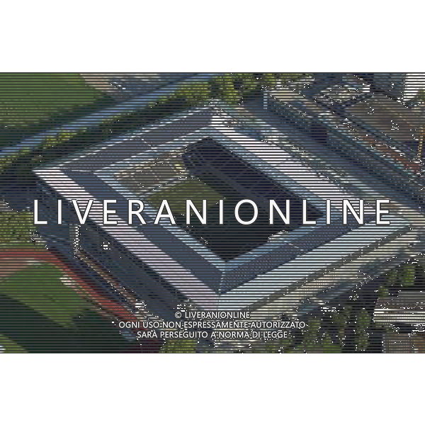 STADIO DI BERNA, BERNE, SVIZZERA, ANDIA. fr/AG.ALDO LIVERANI Suisse: Berne<br>15/07/07<br>Vue aérienne du Stade du Wankdorf. Le Stade de Suisse Wankdorf Berne a été inauguré le 30 juillet 2005. Il s’agit d’un complexe commercial et d’un stade de football dont la construction a coûté 370 millions de francs suisses. Il a remplacé l\'ancien stade qui avait été construit en 1925 et avait accueilli la Coupe du monde de football de 1954. Stade du championnat d’Europe de football 2008 (Euro 2008) organisé conjointement par la Suisse et l’Autriche.