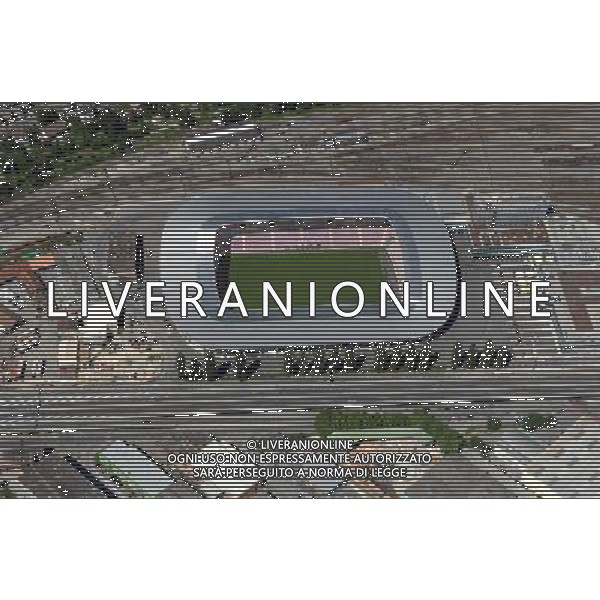 STADIO DI GINEVRA, GENEVE SVIZZERA, ANDIA. fr/AG.ALDO LIVERANI Suisse: Genève. 16/07/07. Vue aérienne du stade de Genève qui est le principal stade du canton de Genève (Suisse). Il est inauguré le 30 avril 2003 sur le territoire de la commune de Lancy (quartier de La Praille). D\'une capacité de 30 000 places assises, il accueillera 3 matchs lors du championnat d’Europe de football 2008 (Euro 2008), organisé conjointement par l\'Autriche et la Suisse. Le club résidant est le Servette FC qui est un club de Challenge League (2e division).