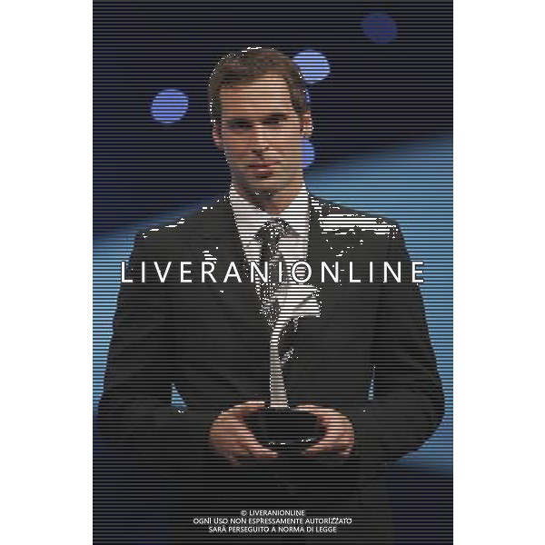 Montecarlo Monaco 30/08/2007 sorteggi champions league 2007/08 nella foto cech peter con il premio uefa miglior portiere ph marco luzzani/ag aldo liverani s.a.s.