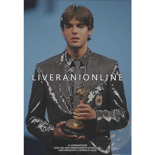 Montecarlo Monaco 30/08/2007 sorteggi champions league 2007/08 nella foto kaka ricardo con il premio miglior giocatore dell\'anno uefa ph marco luzzani/ag aldo liverani s.a.s.