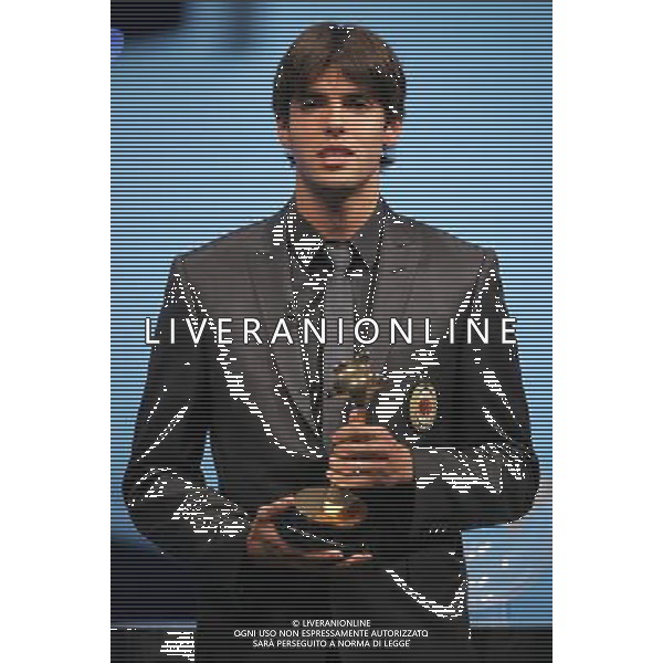 Montecarlo Monaco 30/08/2007 sorteggi champions league 2007/08 nella foto kaka ricardo con il premio miglior giocatore dell\'anno uefa ph marco luzzani/ag aldo liverani s.a.s.