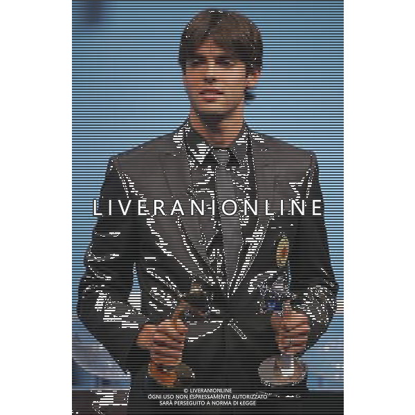 Montecarlo Monaco 30/08/2007 sorteggi champions league 2007/08 nella foto kaka ricardo con il premio miglior giocatore e miglior attaccante dell\'anno uefa ph marco luzzani/ag aldo liverani s.a.s.