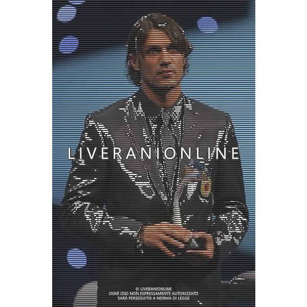 Montecarlo Monaco 30/08/2007 sorteggi champions league 2007/08 nella foto maldini paolo con il premio miglior difensore ph marco luzzani/ag aldo liverani s.a.s.