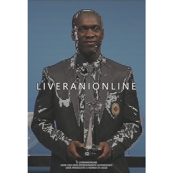 Montecarlo Monaco 30/08/2007 sorteggi champions league 2007/08 nella foto seedorf clarence con il premio uefa miglior centrocampista ph marco luzzani/ag aldo liverani s.a.s.