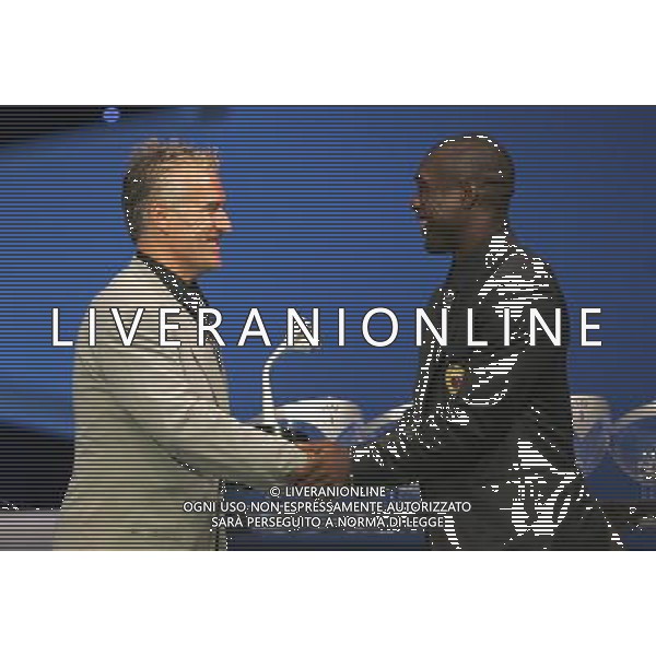 Montecarlo Monaco 30/08/2007 sorteggi champions league 2007/08 nella foto seedorf clarence premiato miglior centrocampista da deschamps didier ph marco luzzani/ag aldo liverani s.a.s.