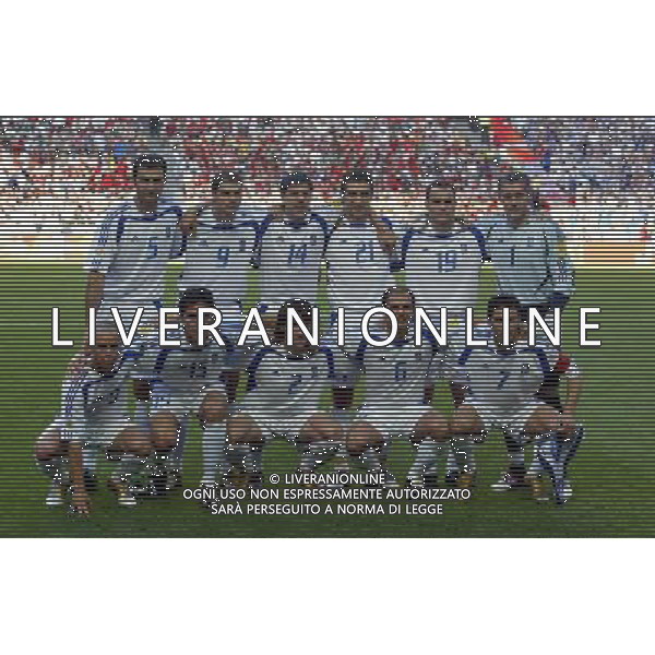 PORTUGAL EURO 2004 PORTOGALLO-GRECIA 04/07/2004 ( LISBONA ESTADIO DA LUZ) TEAM GREECE WIN EURO 2004 LA FORMAZIONE DELLA GRECIA VINCITRICE DEGLI EUROPEI 2004 =============================== ATTENTION THIS PICTURES IS ONLY FOR ITALIAN MARKET =============================== 