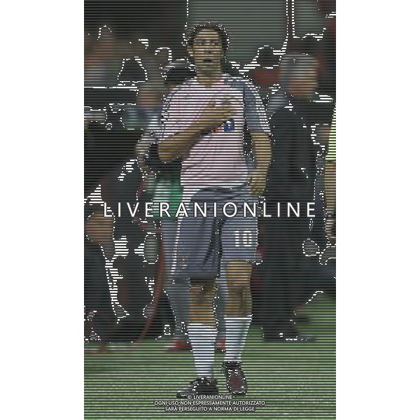 Milano 18 settembre 2007 Milan - Benfica champions league 2007/2008 nella foto: rui costa esce tra l\' ovazione del pubblico foto Luzzani / Ag. Aldo Liverani