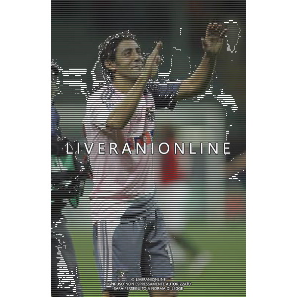 Milano 18/09/2007 champions league 2007/08 milan-benfica 2:1 nella foto rui costa manuel saluta i tifosi milanisti ph marco luzzani/ag aldo liverani s.a.s.