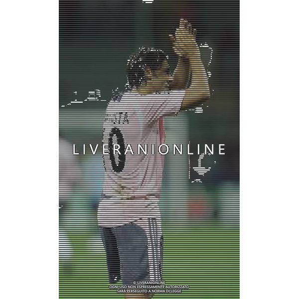 Milano 18/09/2007 champions league 2007/08 milan-benfica 2:1 nella foto rui costa manuel saluta i tifosi milanisti ph marco luzzani/ag aldo liverani s.a.s.