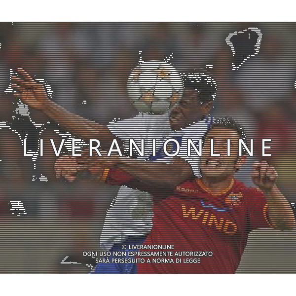 Roma 19 settembre 2007 Roma-Dinamo Kiev champions league 2007/2008 nella foto: Ayila YUSSUF e Marco CASSETTI foto Corradetti / Ag. Aldo Liverani