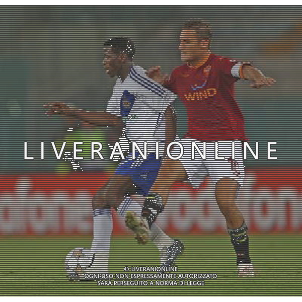 Roma 19 settembre 2007 Roma-Dinamo Kiev champions league 2007/2008 nella foto: Francesco TOTTI e Ayila YUSSUF foto Corradetti / Ag. Aldo Liverani