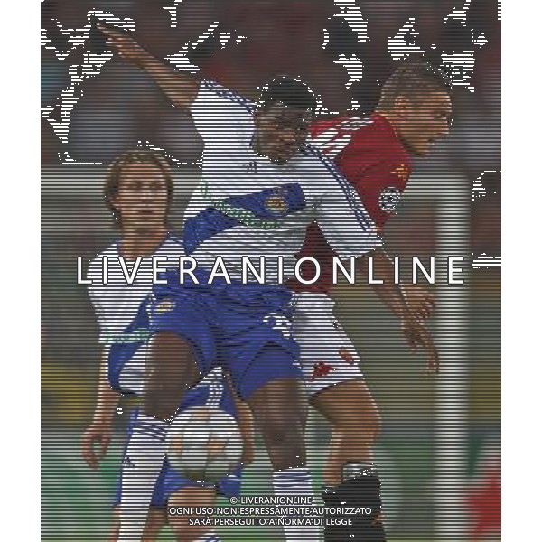 Roma 19 / 09 / 2007 Uefa Champions League 2007/2008 Gruppo F - Roma Vs Dinamo Kiev (2-0) nella foto: Contrasto tra Ayila YUSSUF e Francesco TOTTI ph Corradetti/ag. Aldo Liverani