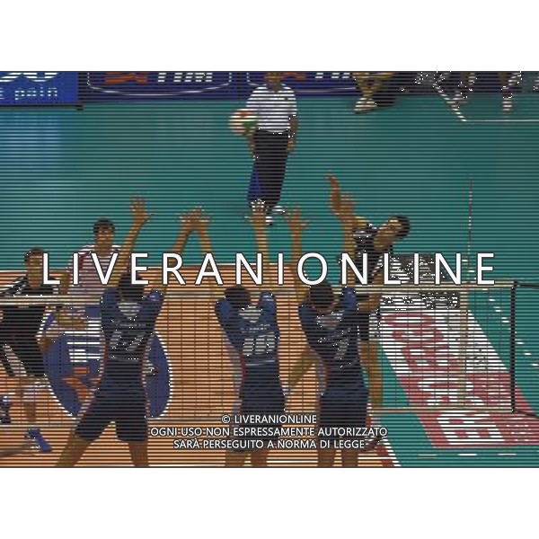 MILANO 30/9/2007 PALALIDO CAMPIONATO ITALIANO VOLLEY 20007/2008 SPARKLEY VOLLEY MILANO-PRISMA TARANTO NELLA FOTO SCHIACCIATA DI MATTEO MARTINO E MURO DEL TARANTO FOTO MARIO ROMANO/AG ALDO LIVERANI