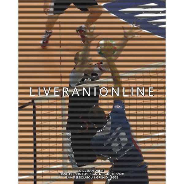 MILANO 30/9/2007 PALALIDO CAMPIONATO ITALIANO VOLLEY 20007/2008 SPARKLEY VOLLEY MILANO-PRISMA TARANTO NELLA FOTO SCHIACCIATA DI MAURIZIO CASTELLANO FOTO MARIO ROMANO/AG ALDO LIVERANI