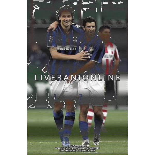 Inter - Psv Eindhoven Champions League 02/10/2007 nella foto esultanza dopo il secondo gol di zlatan ibrahimovic con luis figo ph luzzani/Ag. Aldo Liverani Sas