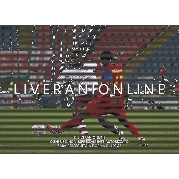 Steaua Bucarest - Arsenal, Champions League, Group H, Steaua Stadium Bucharest Romania 02/10/2007 nella foto Kolo Toure con Ifeanyi Emeghara Picture by Ian Kington(IPS PHOTO AGENCY)/Ag. Aldo Liverani Sas 