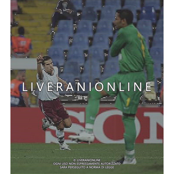 Steaua Bucarest - Arsenal, Champions League, Group H, Steaua Stadium Bucharest Romania 02/10/2007 nella foto esultanza dopo il gol di Robin van Persie del 0-1 Picture by Ian Kington(IPS PHOTO AGENCY)/Ag. Aldo Liverani Sas 