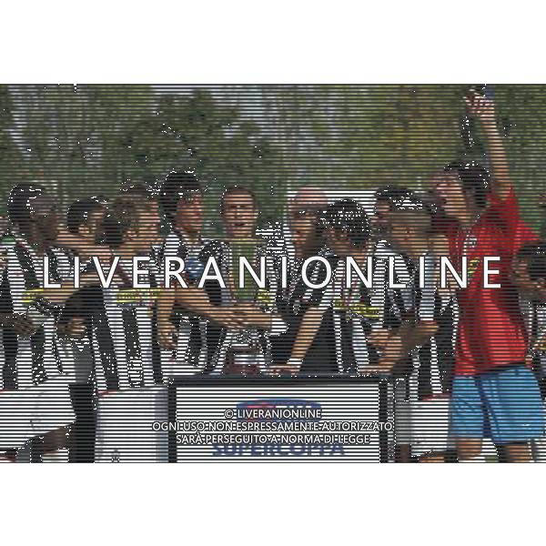 Inter - Juventus Supercoppa Tim Primavera 03/10/2007 nella foto la premiazione della juventus ph Luzzani/Ag. Aldo Liverani Sas
