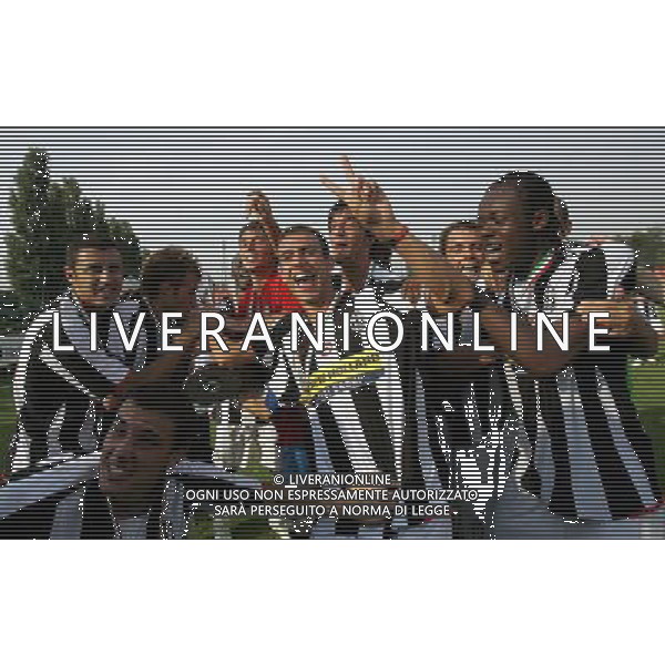 Inter - Juventus Supercoppa Tim Primavera 03/10/2007 nella foto festeggiamenti a fine partita dei giocatori della juventus con la Coppa ph Luzzani/Ag. Aldo Liverani Sas