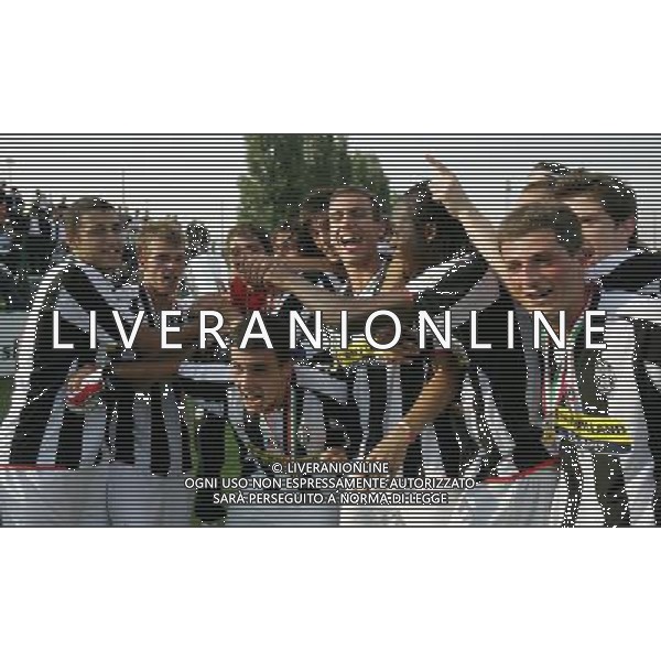Inter - Juventus Supercoppa Tim Primavera 03/10/2007 nella foto festeggiamenti a fine partita dei giocatori della juventus con la Coppa ph Luzzani/Ag. Aldo Liverani Sas