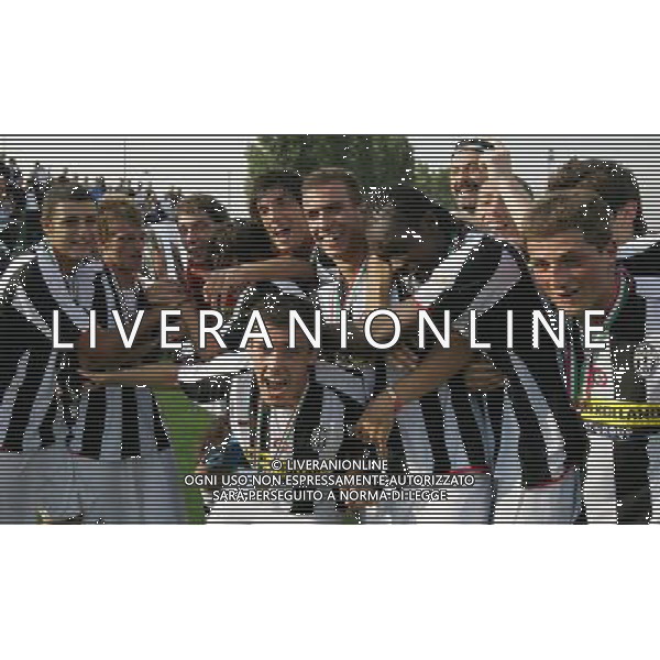 Inter - Juventus Supercoppa Tim Primavera 03/10/2007 nella foto festeggiamenti a fine partita dei giocatori della juventus con la Coppa ph Luzzani/Ag. Aldo Liverani Sas