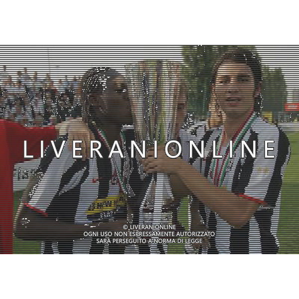Inter - Juventus Supercoppa Tim Primavera 03/10/2007 nella foto festeggiamenti a fine partita dei giocatori della juventus con la Coppa ph Luzzani/Ag. Aldo Liverani Sas