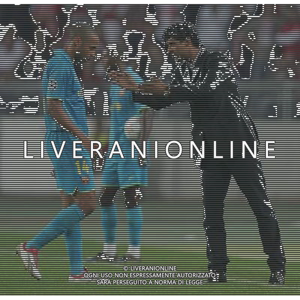 Stoccarda (Germania) 2 ottobre 2007 Stoccarda-Barcellona Champions League 2007/2008 nella foto: Rijkaard Frank con Henry Thierry foto Andry / Ag. Aldo Liverani