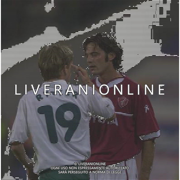 WOLFSBURG (GERMANIA) 26/08/2003 FINALE DI RITORNO INTERTOTO 2003 WOLFSBURG-PERUGIA NELLA FOTO:PARTITA DURA SCONTRO FRA RYTTER E VRYZAS* FOTO 1905/ROBERTO SETTONCE/ALDO LIVERANI S.A.S.