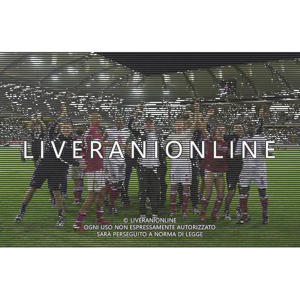 WOLFSBURG (GERMANIA) 26/08/2003 FINALE DI RITORNO INTERTOTO 2003 WOLFSBURG-PERUGIA NELLA FOTO:TUTTI A FESTEGGIARE LA VITTORIA INTERTOTO* FOTO 1905/ROBERTO SETTONCE/ALDO LIVERANI S.A.S.