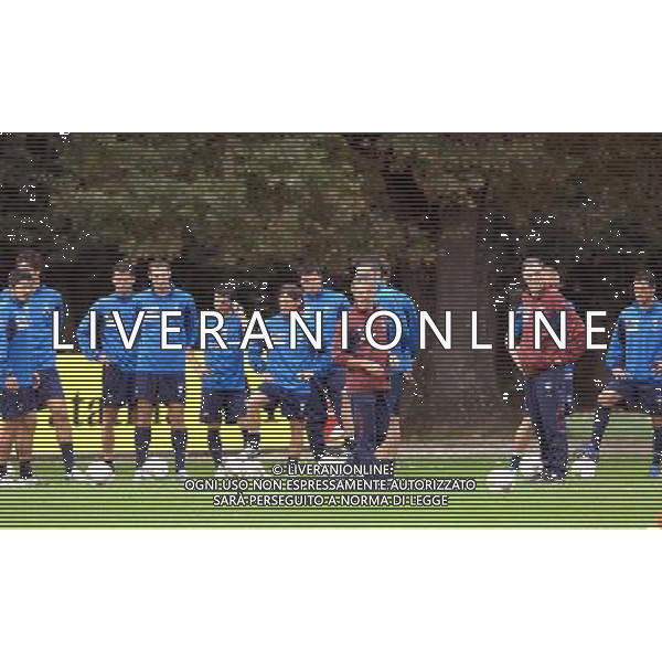 Raduno e Allenamento Nazionale Italiana Coverciano(FI) - 09.10.2007 Nella Foto: Roberto Donadoni con il Gruppo prima dell\'allenamento Ph.Vitez-Ag. Aldo Liverani