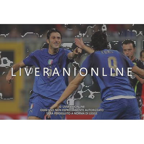 QUALIFICA EUROPEI 2008 ITALIA-GEORGIA NELLA FOTO: GROSSO E I COMPAGNI ESULTANO DOPO IL GOL DI GROSSO PH LUZZANI- AG ALDO LIVERANI