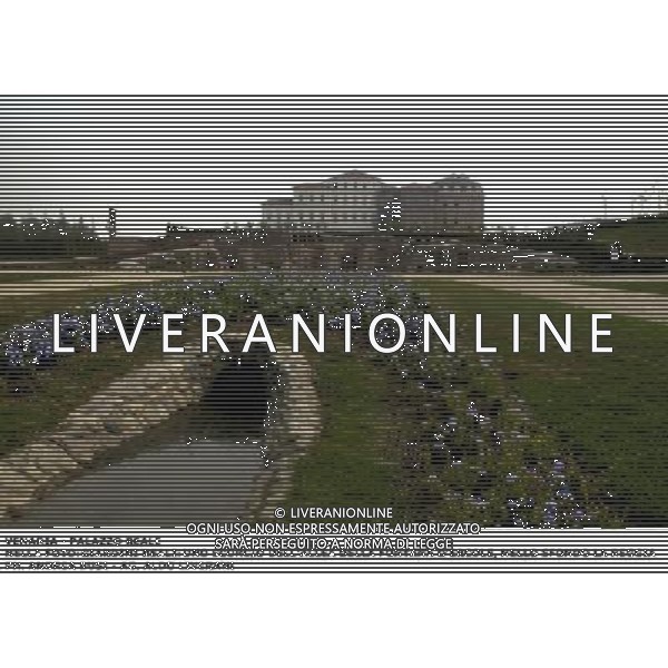 VENARIA - REGGIA REALE NELLA FOTO: GIARDINI DELLA REGGIA: UNO SCORCIO DELL\'ALLEA DELLA FONTANA D\'ERCOLE, META PRIVILEGIATA DELLE PASSEGGIATE DI CORTE, NELLO SFONDO LA REGGIA DI DIANA PH. ANDREA BUSI AG.ALDO LIVERANI