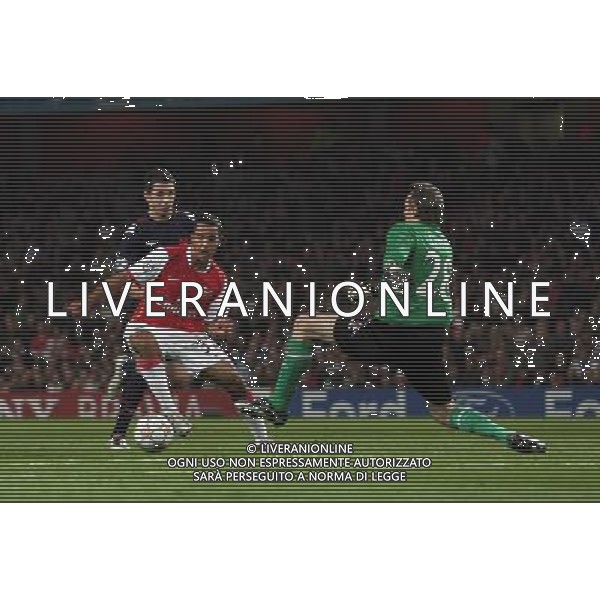 Arsenal - Slavia Praga, Champions League Qualifier, Group H , London, 23/10/2007 nella foto Theo Walcott of Arsenal goes around Martin Vaniak of Slavia Prague to score his goal 3-0 (il gol di Theo Walcott del 3-0) Picture by Ian Kington (IPS PHOTO AGENCY)/AG. ALDO LIVERANI SAS ONLY ITALY