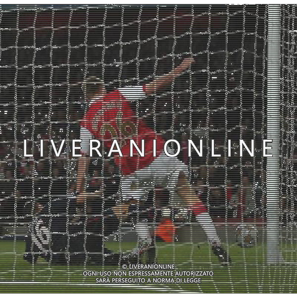 Arsenal - Slavia Praga, Champions League Qualifier, Group H , London, 23/10/2007 nella foto Nicklas Bendtner of Arsenal goes past Martin Vaniak of Slavia Prague and holds of Daniel Pudil of Slavia Prague to score his goal 7-0 (il gol di Nicklas Bendtner del 7-0) Picture by Ian Kington (IPS PHOTO AGENCY)/AG. ALDO LIVERANI SAS ONLY ITALY