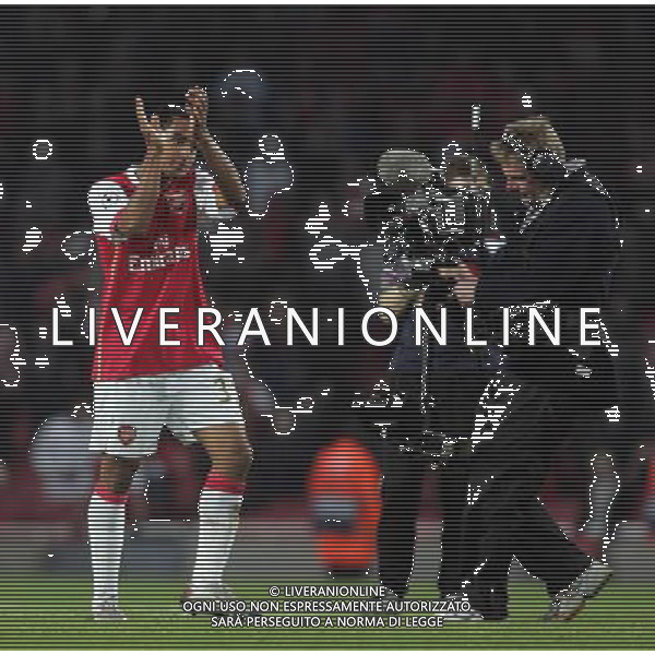 Arsenal - Slavia Praga, Champions League Qualifier, Group H , London, 23/10/2007 nella foto Theo Walcott of Arsenal celebrates with the fans at the end (Theo Walcott saluta i tifosi a fine gara) Picture by Ian Kington (IPS PHOTO AGENCY)/AG. ALDO LIVERANI SAS ONLY ITALY