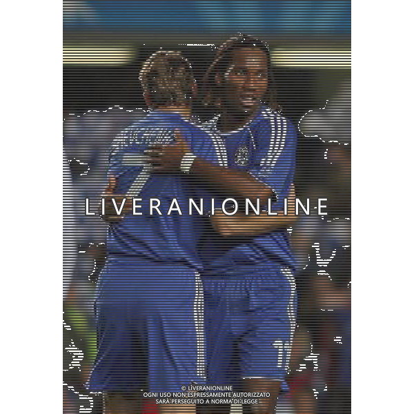 Chelsea - Schalke 04, Champions League Qualifier, Group B, Stamford Bridge, London 24/10/2007 Didier Drogba of Chelsea at the final whistle hugs Andriy Shevchenko of Chelsea (nella foto Didier Drogba abbraccia Andriy Shevchenko) Picture by Ian Kington (IPS PHOTO AGENCY)/Ag. Aldo Liverani Sas ONLY ITALY