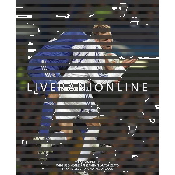 Chelsea - Schalke 04, Champions League Qualifier, Group B, Stamford Bridge, London 24/10/2007 Alex of Chelsea against Soren Larsen of FC Schalke 04 for a header, (nella foto Alex con Soren Larsen) Picture by Ian Kington (IPS PHOTO AGENCY)/Ag. Aldo Liverani Sas ONLY ITALY