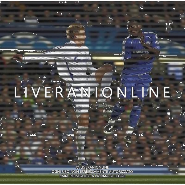 Chelsea - Schalke 04, Champions League Qualifier, Group B, Stamford Bridge, London 24/10/2007 Michael Essien of Chelsea against Soren Larsen of FC Schalke 04 (nella foto Michael Essien con Soren Larsen) Picture by Ian Kington (IPS PHOTO AGENCY)/Ag. Aldo Liverani Sas ONLY ITALY