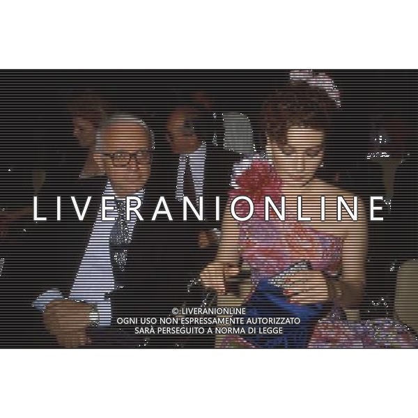 Enzo Biagi Scrittore Giornalista con l\'attrice Edwige Fenech nel 1986 ph archivio Agenzia Aldo Liverani Sas retrospettiva