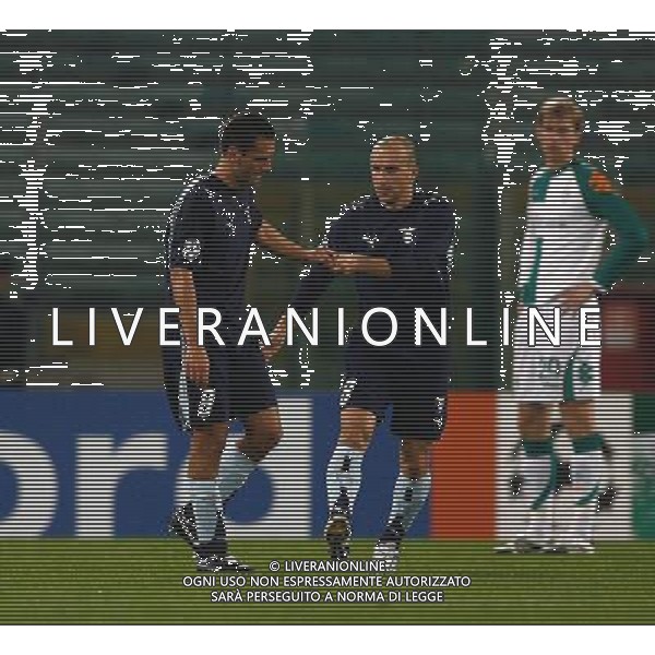 Lazio - Werder Brema 06/11/2007 Uefa Champions League 2007/2008 - fase a gironi 4a giornata Gruppo C nella foto: luciano zauri passa la fascia da capitano a rocchi tommaso ph Corradetti / ag. Aldo Liverani