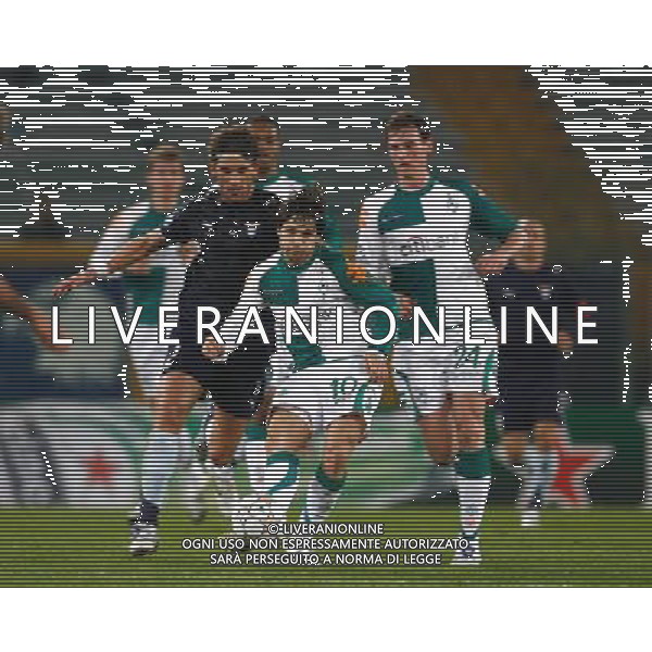 Lazio - Werder Brema 06/11/2007 Uefa Champions League 2007/2008 - fase a gironi 4a giornata Gruppo C nella foto: Diego contrastato da Stendardo ph Corradetti / ag. Aldo Liverani
