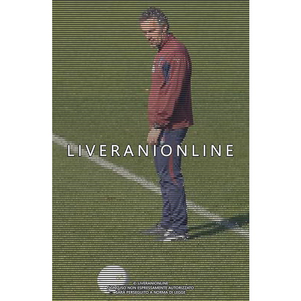 Allenamento della Nazionale Italiana a Coverciano Coverciano(FI) - 13.11.2007 Nella Foto:Roberto Donadoni osserva il pallone della Scozia /Ph.Vitez-Ag. Aldo Liverani