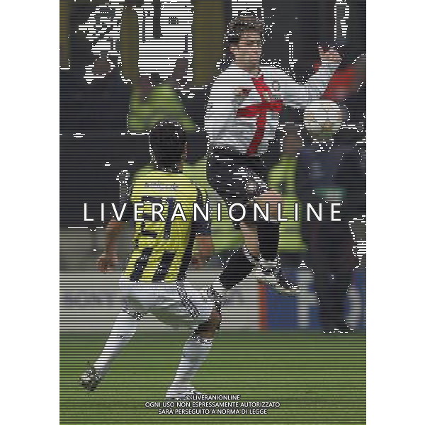 Milano 28/11/2007 Champions League 2007/08 inter-fenerbahce sk 3:0 nella foto maxwell e selcuk sahin ph marco luzzani/ag aldo liverani s.a.s.