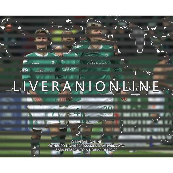 firo Fussball, Fu§ball Champions League 28.11.2007 Saison 2007/2008 SV Werder Bremen - Real Madrid NELLA FOTO Vranjes , Naldo und Mertesacker Copyright by firo sportphoto-AG ALDO LIVERANI 