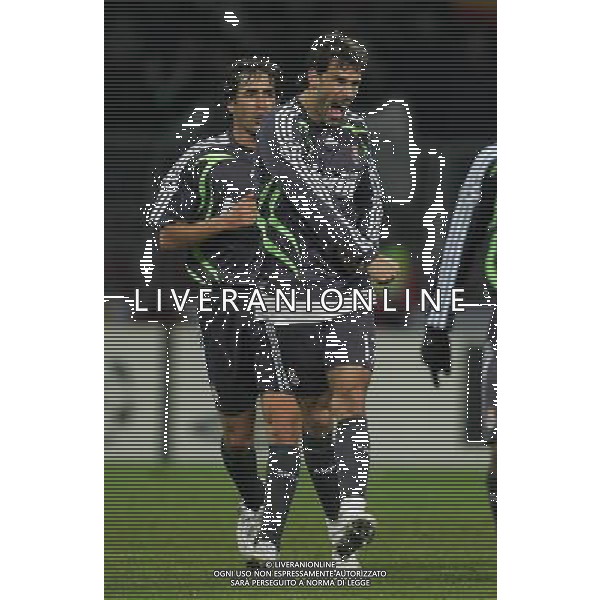 firo Fussball, Fu§ball Champions League 28.11.2007 Saison 2007/2008 SV Werder Bremen - Real Madrid NELLA FOTO Ruud van Nistelrooy Copyright by firo sportphoto-AG ALDO LIVERANI 
