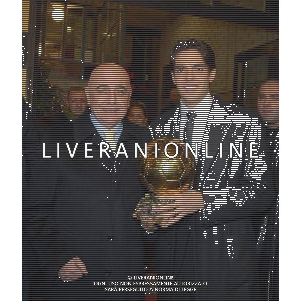 MILANO 2/12/2007 RICCARDO KAKA\' CON IL PALLONE D\' ORO IN PIAZZA DUOMO NELLA FOTO ADRIANO GALLIANI E RICCARDO KAKA\' FOTO MARIO ROMANO/AG ALDO LIVERANI