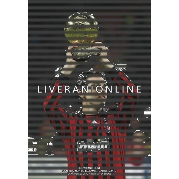 Milano 04-12-2007 Champions League 2007/08 milan-celtic 1:0 nella foto kaka con il pallone d\'oro ph marco luzzani/ag aldo liverani s.a.s.